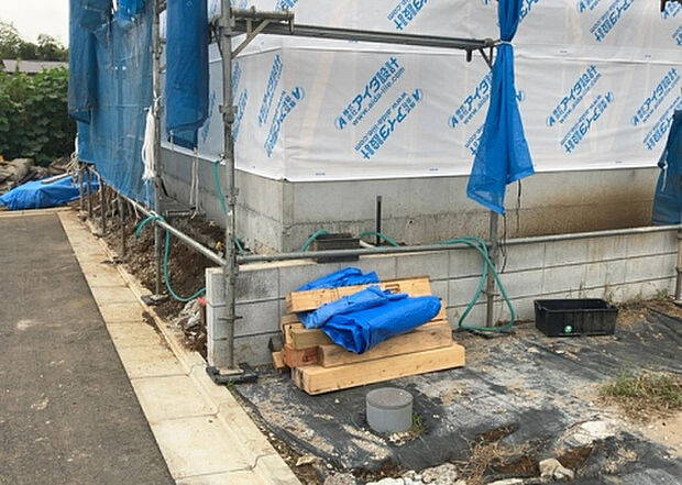【その他設備】敷地内には、散水栓や立水栓があります。水道水を直接利用できるため、水を運ぶ手間を省くことが出来ます。大量の水を必要とする洗車作業や清掃などに役立ちます。その他設備とあわせて、現地でご確認ください。