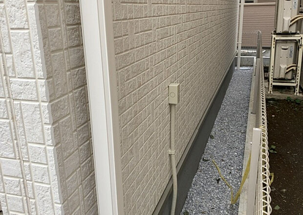 【庭】庭があることでガーデニングや家庭菜園はもちろん、こどもの遊び場やペットを放して遊ぶことができます。また、家の周囲に余裕があるということです。隣地との間があれば、十分な日当たりと、風通しが確保できます。