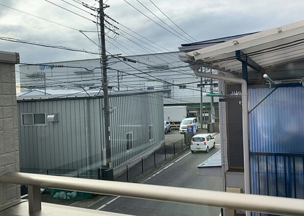 【物件からの展望】眺望を気にして物件を探す場合、前面に建物が建っていないか現地で確認しましょう！前面に建物があると景色はもちろん、日当たりや風通しにも影響が出てきます。住んだ時のことを想像しながら現地見学をしましょう。