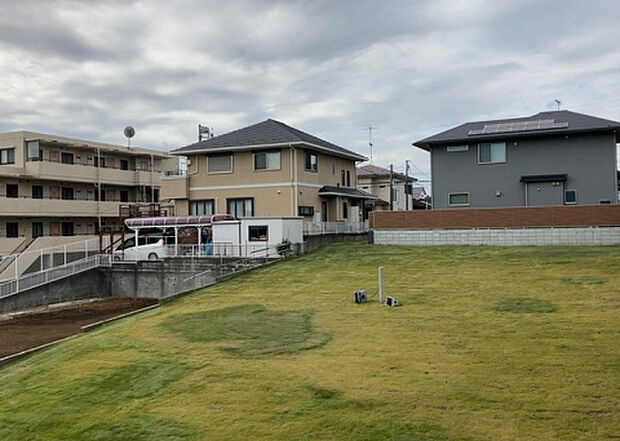 【物件からの展望】眺望を気にして物件を探す場合、前面に建物が建っていないか現地で確認しましょう！前面に建物があると景色はもちろん、日当たりや風通しにも影響が出てきます。住んだ時のことを想像しながら現地見学をしましょう。