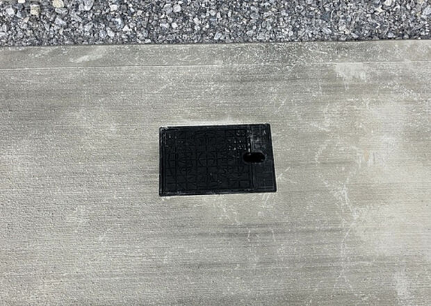 【その他設備】敷地内には、散水栓や立水栓があります。水道水を直接利用できるため、水を運ぶ手間を省くことが出来ます。大量の水を必要とする洗車作業や清掃などに役立ちます。その他設備とあわせて、現地でご確認ください。