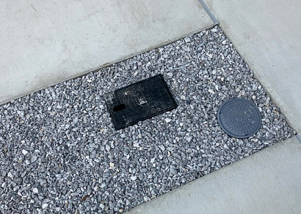 【その他設備】敷地内には、散水栓や立水栓があります。水道水を直接利用できるため、水を運ぶ手間を省くことが出来ます。大量の水を必要とする洗車作業や清掃などに役立ちます。その他設備とあわせて、現地でご確認ください。