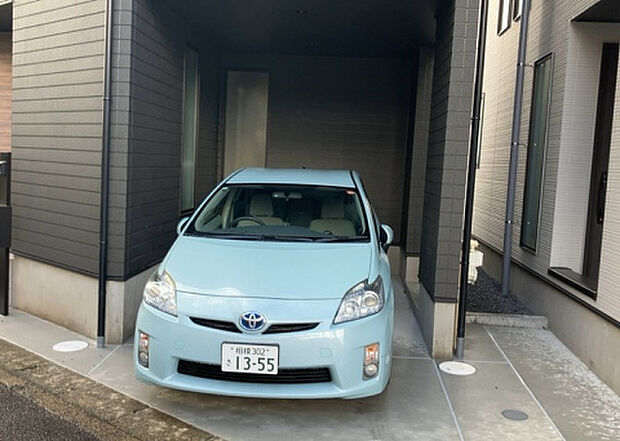 【駐車場】駐車場と明記されていても、最小スペースでつくられた駐車場だと大型車は駐車できなかったり、出入りしにくくなったりする可能性があります。お車のサイズと購入したい物件の駐車場のサイズを現地で確認しましょう。