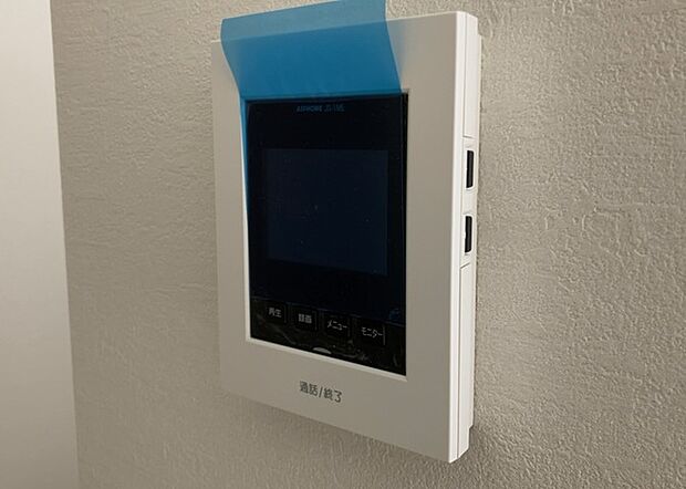 【ＴＶモニター付きインターホン】TVモニター付きインターホンは、来訪者の顔を確認できるだけでなく、音声でやり取りすることもできるため、セキュリティ面で安心できる設備です。モニター画面が大きく見やすいもの、夜間でも来訪者をしっかりと確認できるものなど、機能性を重視したいところです。