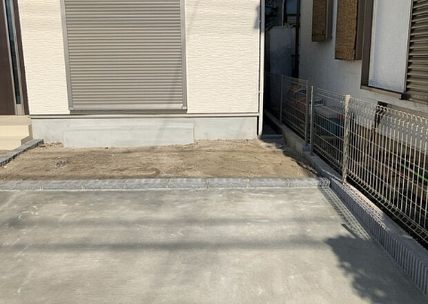 【庭】庭があることでガーデニングや家庭菜園はもちろん、こどもの遊び場やペットを放して遊ぶことができます。また、家の周囲に余裕があるということです。隣地との間があれば、十分な日当たりと、風通しが確保できます。