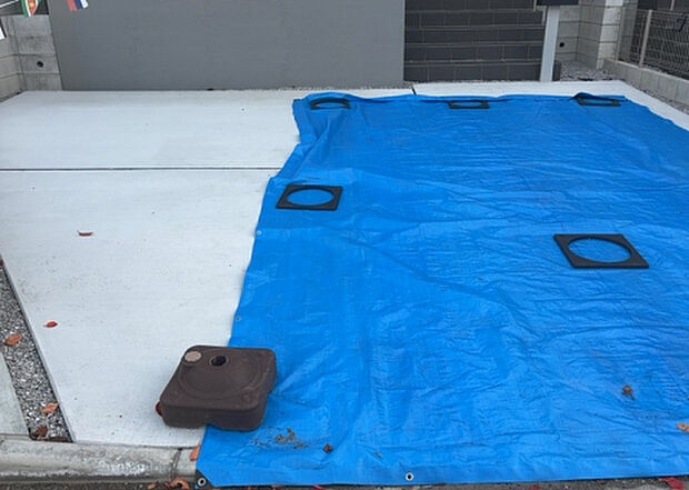 【駐車場】駐車場と明記されていても、最小スペースでつくられた駐車場だと大型車は駐車できなかったり、出入りしにくくなったりする可能性があります。お車のサイズと購入したい物件の駐車場のサイズを現地で確認しましょう。