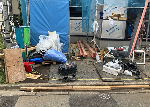 【駐車場_2】駐車場と明記されていても、最小スペースでつくられた駐車場だと大型車は駐車できなかったり、出入りしにくくなったりする可能性があります。お車のサイズと購入したい物件の駐車場のサイズを現地で確認しましょう。