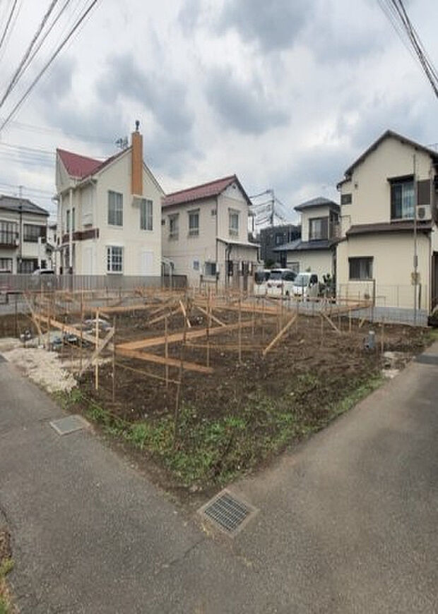 【駐車場_2】駐車場と明記されていても、最小スペースでつくられた駐車場だと大型車は駐車できなかったり、出入りしにくくなったりする可能性があります。お車のサイズと購入したい物件の駐車場のサイズを現地で確認しましょう。