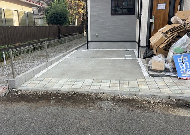 【駐車場】駐車場と明記されていても、最小スペースでつくられた駐車場だと大型車は駐車できなかったり、出入りしにくくなったりする可能性があります。お車のサイズと購入したい物件の駐車場のサイズを現地で確認しましょう。