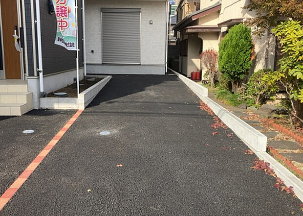 【駐車場】駐車場と明記されていても、最小スペースでつくられた駐車場だと大型車は駐車できなかったり、出入りしにくくなったりする可能性があります。お車のサイズと購入したい物件の駐車場のサイズを現地で確認しましょう。