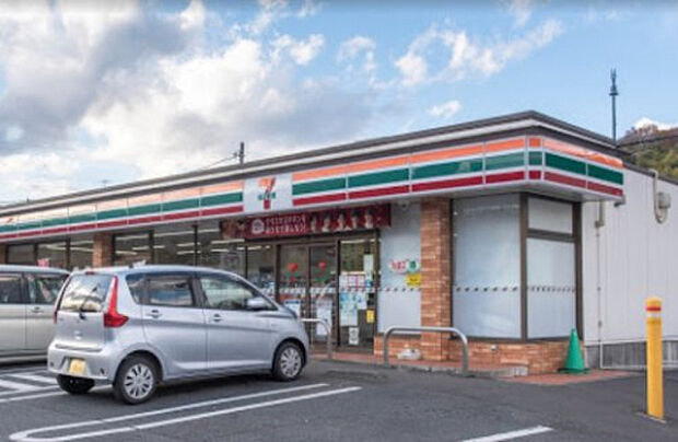 セブンイレブン 八王子下柚木西店（約889m）