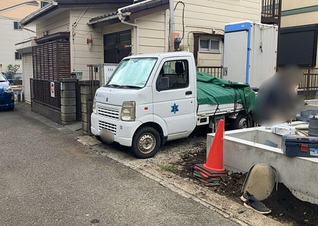 【駐車場_2】駐車場と明記されていても、最小スペースでつくられた駐車場だと大型車は駐車できなかったり、出入りしにくくなったりする可能性があります。お車のサイズと購入したい物件の駐車場のサイズを現地で確認しましょう。