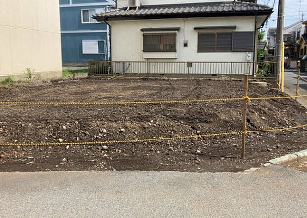 【その他設備】敷地内には、散水栓や立水栓があります。水道水を直接利用できるため、水を運ぶ手間を省くことが出来ます。大量の水を必要とする洗車作業や清掃などに役立ちます。その他設備とあわせて、現地でご確認ください。