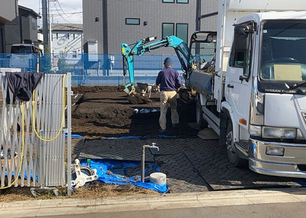 【駐車場_2】駐車場と明記されていても、最小スペースでつくられた駐車場だと大型車は駐車できなかったり、出入りしにくくなったりする可能性があります。お車のサイズと購入したい物件の駐車場のサイズを現地で確認しましょう。