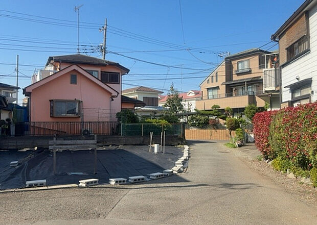 【物件からの展望_2】眺望を気にして物件を探す場合、前面に建物が建っていないか現地で確認しましょう!前面に建物があると景色はもちろん、日当たりや風通しにも影響が出てきます。住んだ時のことを想像しながら現地見学をしましょう。