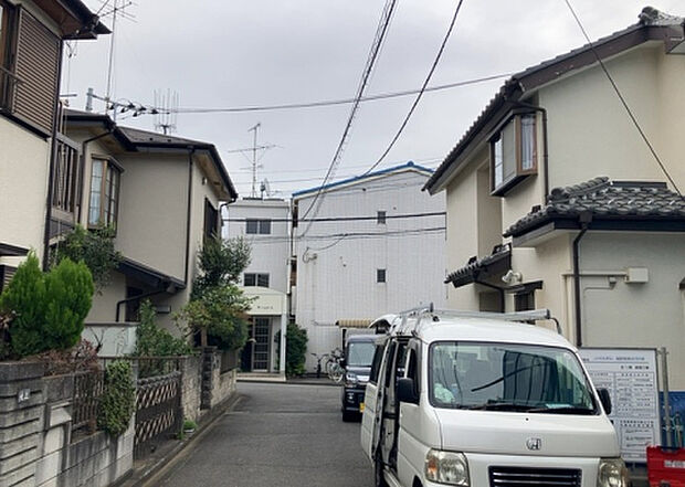 【物件からの展望_2】眺望を気にして物件を探す場合、前面に建物が建っていないか現地で確認しましょう!前面に建物があると景色はもちろん、日当たりや風通しにも影響が出てきます。住んだ時のことを想像しながら現地見学をしましょう。