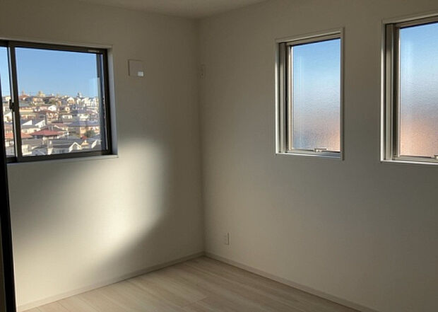 【子供部屋】子供が何人でも年齢によっては、受験時にしっかり壁のある個室があった方が良い場合もあります。難しい問題ですが、兄弟の人数や、性別や年齢差によって状況が異なりますので、数年後のこともしっかり考えましょう。