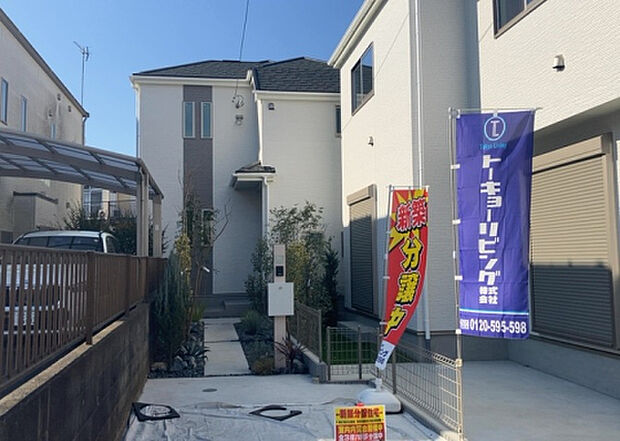 【前面道路含む現地写真_2】お持ちの車種によっては前面道路が広い方が便利でしょう。しかし、前面道路が広ければその分交通量が多くなるため、騒音などが気になる場合があります。実際に現地を見学し、周辺交通量や騒音などを確認しましょう!