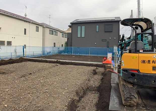 【駐車場_2】駐車場と明記されていても、最小スペースでつくられた駐車場だと大型車は駐車できなかったり、出入りしにくくなったりする可能性があります。お車のサイズと購入したい物件の駐車場のサイズを現地で確認しましょう。