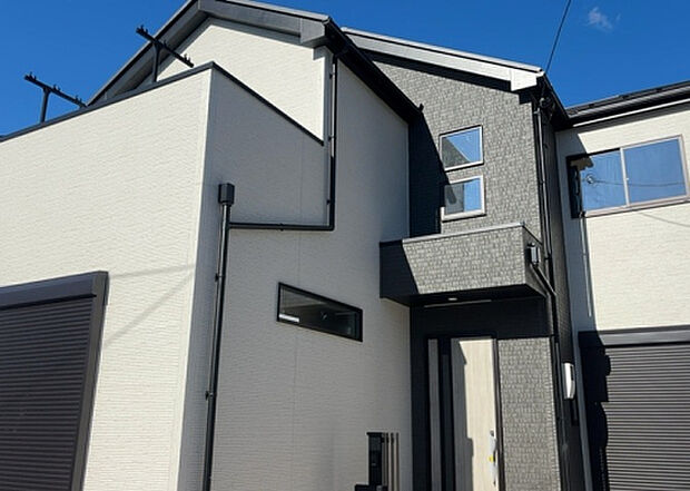 【庭】庭があることでガーデニングや家庭菜園はもちろん、こどもの遊び場やペットを放して遊ぶことができます。また、家の周囲に余裕があるということです。隣地との間があれば、十分な日当たりと、風通しが確保できます。