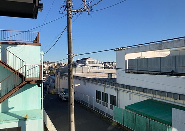 【物件からの展望】眺望を気にして物件を探す場合、前面に建物が建っていないか現地で確認しましょう！前面に建物があると景色はもちろん、日当たりや風通しにも影響が出てきます。住んだ時のことを想像しながら現地見学をしましょう。