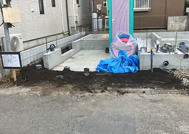 【駐車場_2】駐車場と明記されていても、最小スペースでつくられた駐車場だと大型車は駐車できなかったり、出入りしにくくなったりする可能性があります。お車のサイズと購入したい物件の駐車場のサイズを現地で確認しましょう。