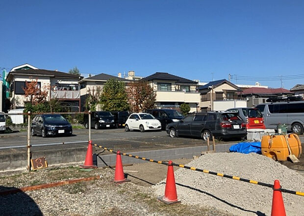 【駐車場_2】駐車場と明記されていても、最小スペースでつくられた駐車場だと大型車は駐車できなかったり、出入りしにくくなったりする可能性があります。お車のサイズと購入したい物件の駐車場のサイズを現地で確認しましょう。