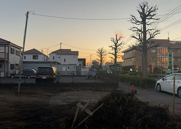 【物件からの展望_2】眺望を気にして物件を探す場合、前面に建物が建っていないか現地で確認しましょう！前面に建物があると景色はもちろん、日当たりや風通しにも影響が出てきます。住んだ時のことを想像しながら現地見学をしましょう。