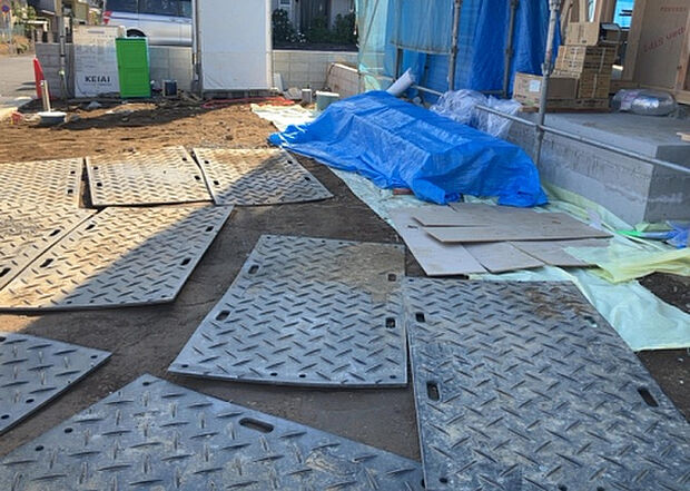 【駐車場_2】駐車場と明記されていても、最小スペースでつくられた駐車場だと大型車は駐車できなかったり、出入りしにくくなったりする可能性があります。お車のサイズと購入したい物件の駐車場のサイズを現地で確認しましょう。