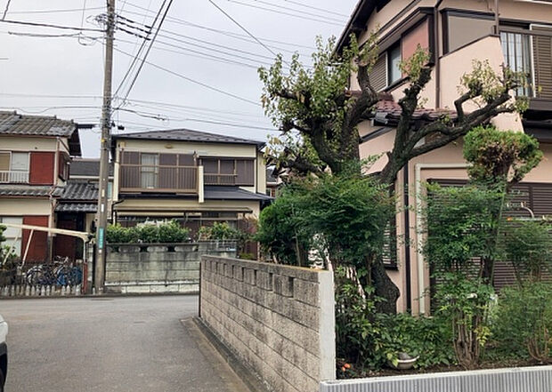 【物件からの展望_2】眺望を気にして物件を探す場合、前面に建物が建っていないか現地で確認しましょう！前面に建物があると景色はもちろん、日当たりや風通しにも影響が出てきます。住んだ時のことを想像しながら現地見学をしましょう。