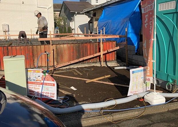 【駐車場_2】駐車場と明記されていても、最小スペースでつくられた駐車場だと大型車は駐車できなかったり、出入りしにくくなったりする可能性があります。お車のサイズと購入したい物件の駐車場のサイズを現地で確認しましょう。