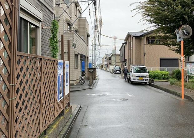 【物件からの展望_2】眺望を気にして物件を探す場合、前面に建物が建っていないか現地で確認しましょう！前面に建物があると景色はもちろん、日当たりや風通しにも影響が出てきます。住んだ時のことを想像しながら現地見学をしましょう。
