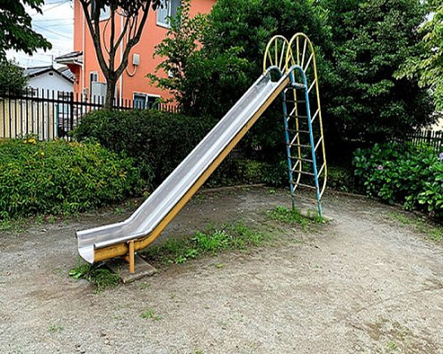 小山三ツ目東公園(約686m)