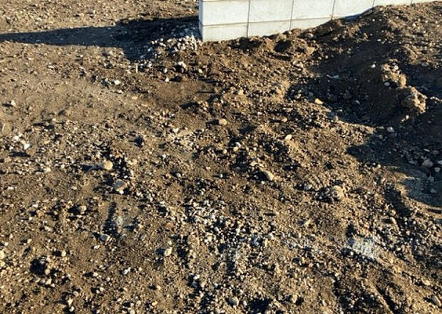 【駐車場_2】駐車場と明記されていても、最小スペースでつくられた駐車場だと大型車は駐車できなかったり、出入りしにくくなったりする可能性があります。お車のサイズと購入したい物件の駐車場のサイズを現地で確認しましょう。