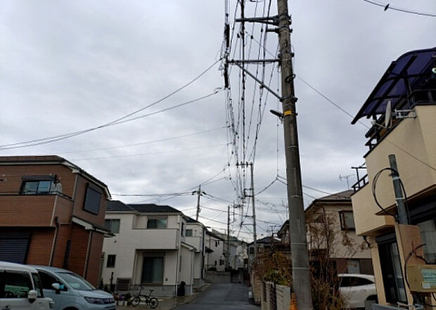 【物件からの展望_2】眺望を気にして物件を探す場合、前面に建物が建っていないか現地で確認しましょう！前面に建物があると景色はもちろん、日当たりや風通しにも影響が出てきます。住んだ時のことを想像しながら現地見学をしましょう。