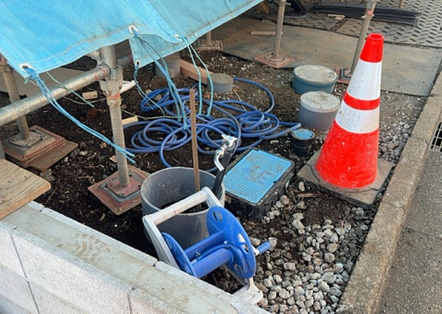 【その他設備】敷地内には、散水栓や立水栓があります。水道水を直接利用できるため、水を運ぶ手間を省くことが出来ます。大量の水を必要とする洗車作業や清掃などに役立ちます。その他設備とあわせて、現地でご確認ください。