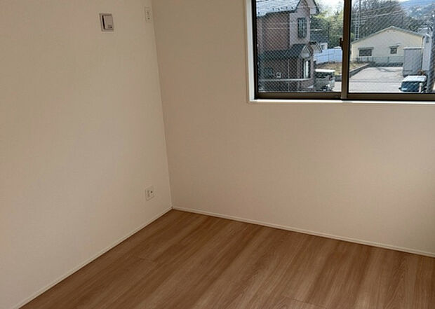 【子供部屋】子供が何人でも年齢によっては、受験時にしっかり壁のある個室があった方が良い場合もあります。難しい問題ですが、兄弟の人数や、性別や年齢差によって状況が異なりますので、数年後のこともしっかり考えましょう。