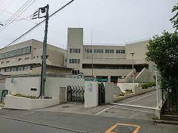 毛利台小学校（約1,078m）