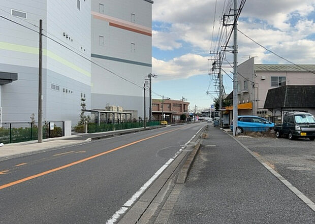 【物件からの展望_2】眺望を気にして物件を探す場合、前面に建物が建っていないか現地で確認しましょう！前面に建物があると景色はもちろん、日当たりや風通しにも影響が出てきます。住んだ時のことを想像しながら現地見学をしましょう。