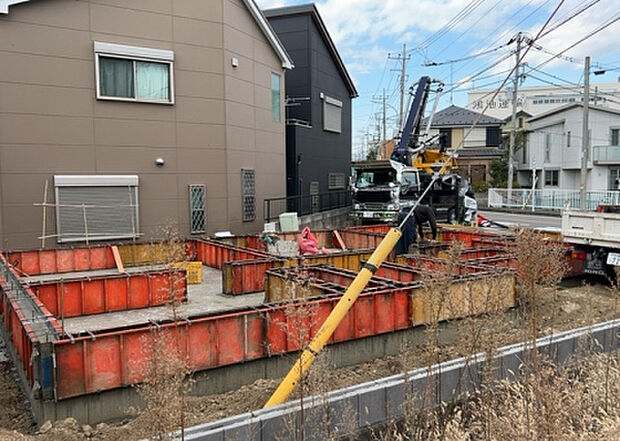 【その他設備】敷地内には、散水栓や立水栓があります。水道水を直接利用できるため、水を運ぶ手間を省くことが出来ます。大量の水を必要とする洗車作業や清掃などに役立ちます。その他設備とあわせて、現地でご確認ください。