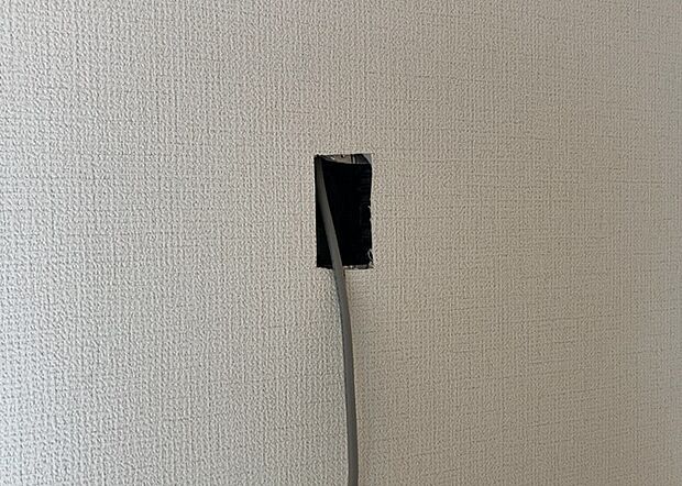 【給湯器リモコン】給湯器リモコンは、お風呂の温度設定やタイマー設定など、お風呂を快適に楽しむために欠かせないものです。液晶画面が大きく見やすいもの、操作ボタンが分かりやすいものなど、使いやすさが重要です。また、エコ機能が付いているものなら、光熱費の節約にもつながります。