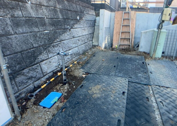 【その他設備】敷地内には、散水栓や立水栓があります。水道水を直接利用できるため、水を運ぶ手間を省くことが出来ます。大量の水を必要とする洗車作業や清掃などに役立ちます。その他設備とあわせて、現地でご確認ください。