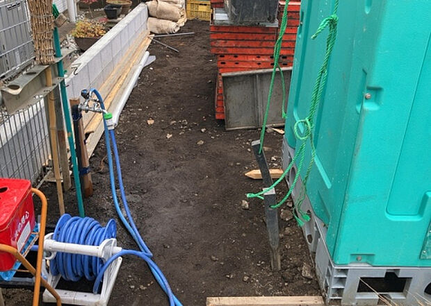 【その他設備】敷地内には、散水栓や立水栓があります。水道水を直接利用できるため、水を運ぶ手間を省くことが出来ます。大量の水を必要とする洗車作業や清掃などに役立ちます。その他設備とあわせて、現地でご確認ください。