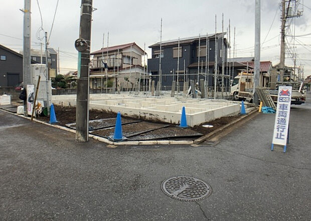 【駐車場_2】駐車場と明記されていても、最小スペースでつくられた駐車場だと大型車は駐車できなかったり、出入りしにくくなったりする可能性があります。お車のサイズと購入したい物件の駐車場のサイズを現地で確認しましょう。