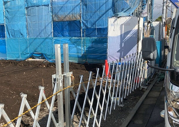 【その他設備】敷地内には、散水栓や立水栓があります。水道水を直接利用できるため、水を運ぶ手間を省くことが出来ます。大量の水を必要とする洗車作業や清掃などに役立ちます。その他設備とあわせて、現地でご確認ください。