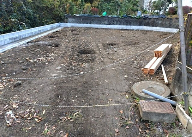 【駐車場_2】駐車場と明記されていても、最小スペースでつくられた駐車場だと大型車は駐車できなかったり、出入りしにくくなったりする可能性があります。お車のサイズと購入したい物件の駐車場のサイズを現地で確認しましょう。