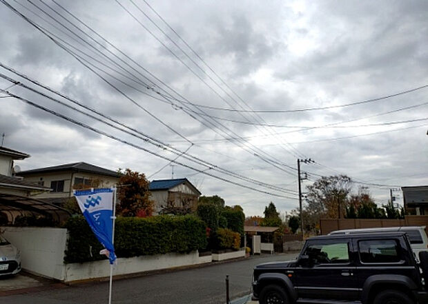 【物件からの展望_2】眺望を気にして物件を探す場合、前面に建物が建っていないか現地で確認しましょう！前面に建物があると景色はもちろん、日当たりや風通しにも影響が出てきます。住んだ時のことを想像しながら現地見学をしましょう。