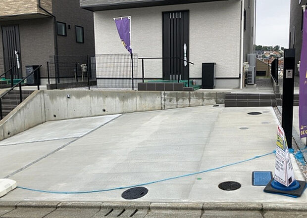 【駐車場】駐車場と明記されていても、最小スペースでつくられた駐車場だと大型車は駐車できなかったり、出入りしにくくなったりする可能性があります。お車のサイズと購入したい物件の駐車場のサイズを現地で確認しましょう。