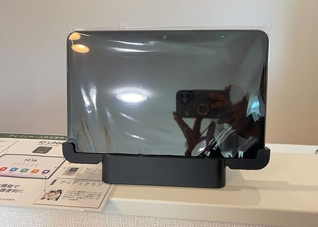 【ＴＶモニター付きインターホン】TVモニター付きインターホンは、来訪者の顔を確認できるだけでなく、音声でやり取りすることもできるため、セキュリティ面で安心できる設備です。モニター画面が大きく見やすいもの、夜間でも来訪者をしっかりと確認できるものなど、機能性を重視したいところです。