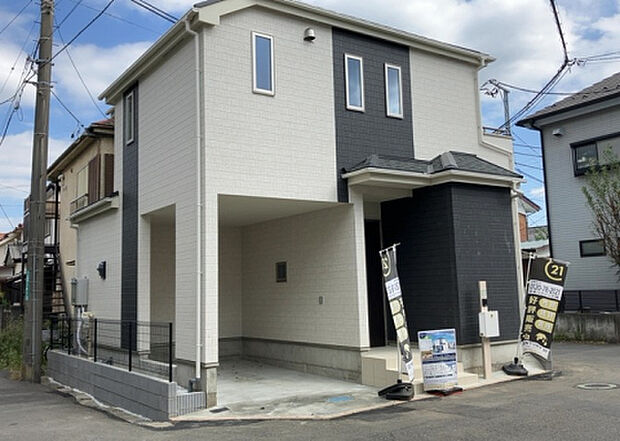 【前面道路含む現地写真_2】お持ちの車種によっては前面道路が広い方が便利でしょう。しかし、前面道路が広ければその分交通量が多くなるため、騒音などが気になる場合があります。実際に現地を見学し、周辺交通量や騒音などを確認しましょう！